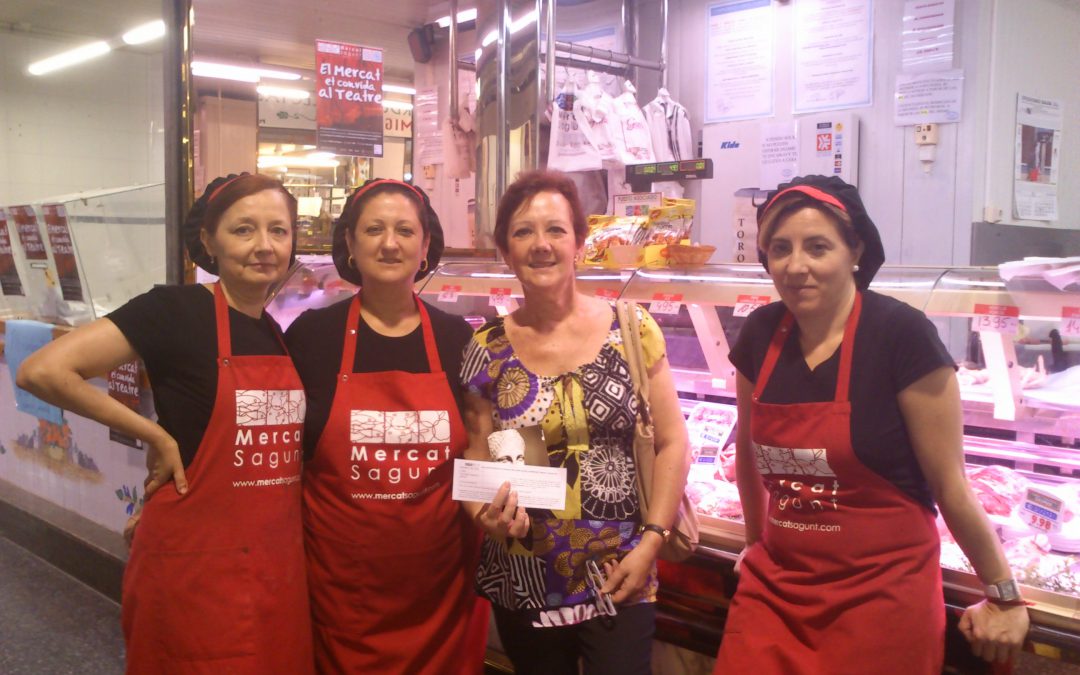 Entrega de las entradas para Sagunt a Escena 2012 a los premiados/as de la promoción Setmana Fresca